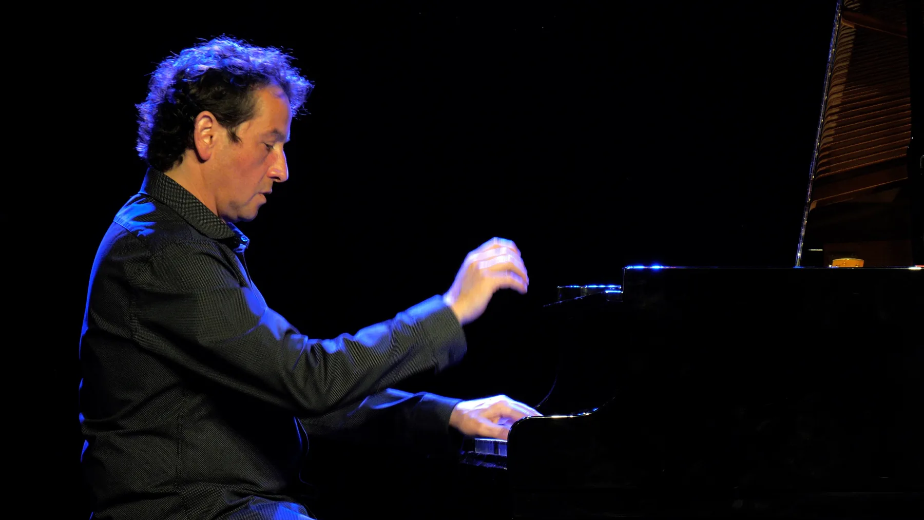 Horia Mihail performing at the piano